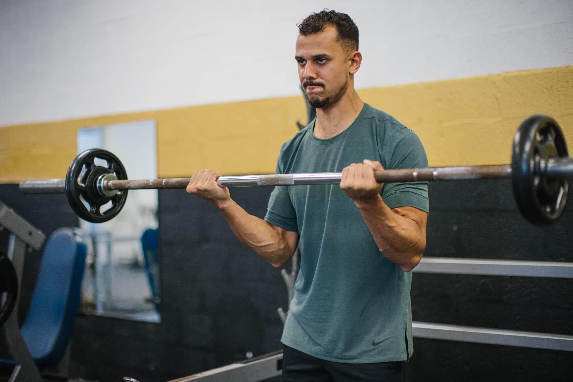 Breno performing a barbell curl